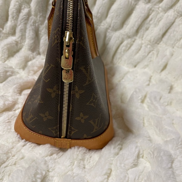 Authentic Louis Vuitton Alma PM - Picture 6 of 14